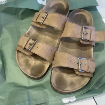 Compré sandalias de Pull&Bear y el color se desvaneció en una semana