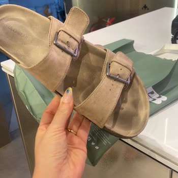 Compré sandalias de Pull&Bear y el color se desvaneció en una semana