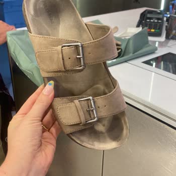 Compré sandalias de Pull&Bear y el color se desvaneció en una semana