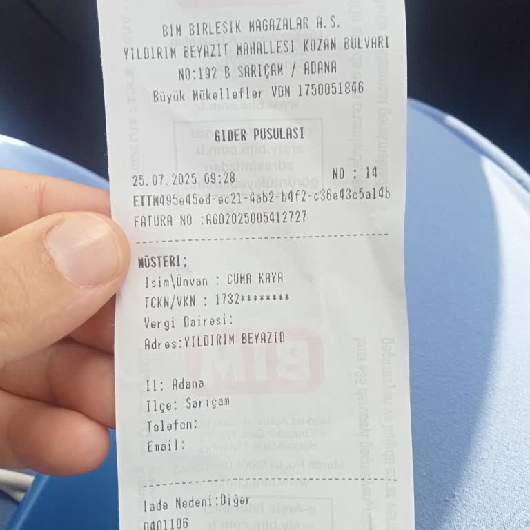 BİM'den Aldığımız Simit Ve Poğaçaların Üzerinde Karınca Vardı, İade Sorunu Yaşadık