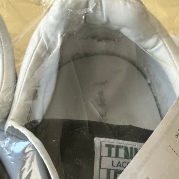 Lacoste 13 Günde Kullanılamaz Hale Gelen Ayakkabıya 'Kullanıcı Hatası' Cevabı!