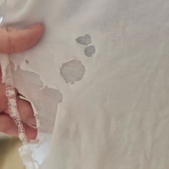 Ecrou Mağazasından Alınan T-shirt İlk Yıkamada Eridi