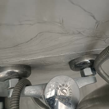 Yeni Alınan Bataryalar Ve Duş Robotu 2 Ayda Paslandı, Müşteri Hizmeti Yanıt Vermiyor