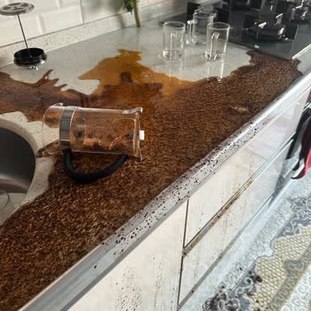 Kahve Presi Camı Karıştırırken Patladı, Güvenlik Endişesi Yaşadım