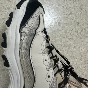 Aldığım Pahalı Ayakkabı 4 Ayda Bozuldu, Mağaza Sorumluluk Almadı