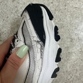 Aldığım Pahalı Ayakkabı 4 Ayda Bozuldu, Mağaza Sorumluluk Almadı