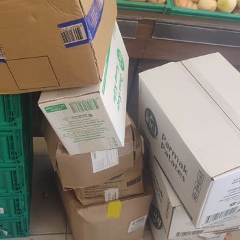 Şok Market'te Donuk Ürünlerin Ve Mağaza Hijyeninin İhmal Edilmesi