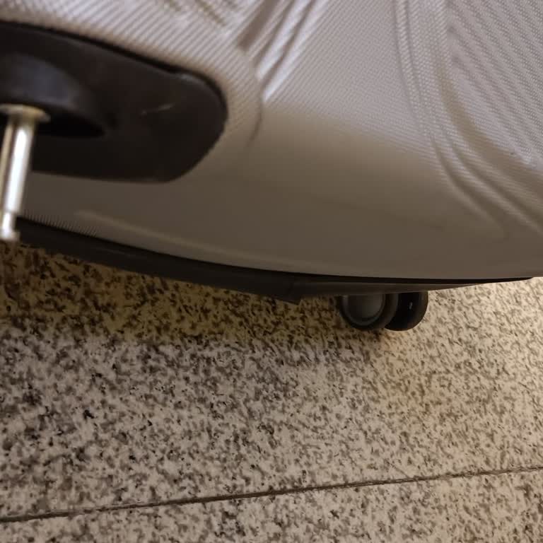 Uçuş Sonrası Valiz Hasarı Ve Yetersiz Denetim Mağduriyeti