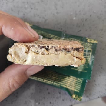 Aldığım Gofretin Üzerinde Siyah Katmanlar Çıktı