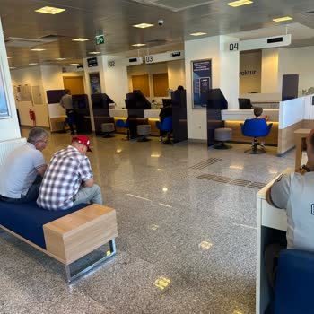 Yapı Kredi Serdivan Şubesinde Uzun Sıra Ve Yetersiz Vezne Mağduriyeti