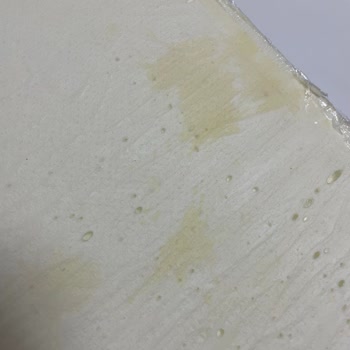 Lekeli Yastık Ve İlgisiz Müşteri Temsilcisi Hayal Kırıklığı