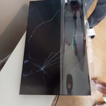 Kırık Televizyon İçin Değişim Yapılmadı, Müşteri Mağdur Edildi