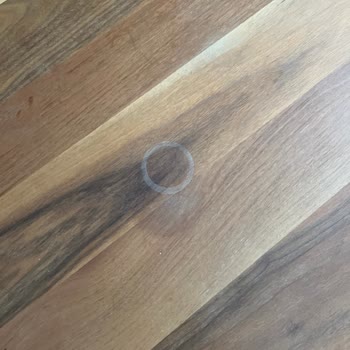 Oda Kokusu Mobilyalarımda Yanık Oluşturdu, Çözüm Sunulmadı