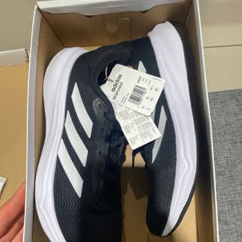 Hediye Alınan Adidas Ayakkabı Değişimi Reddedildi