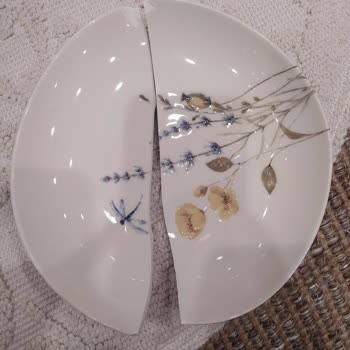 Kırık Gelen Tabaklar, Uzayan Süreç Ve Çözümsüzlük: Düğün Öncesi Hayal Kırıklığı