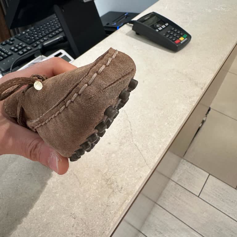 Kısa Sürede Yırtılan Ayakkabı Ve Olumsuz İnceleme Sonucu Hayal Kırıklığı Yarattı