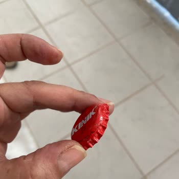 Küflü Ve Paslı Kapağı Olan Kınık Maden Suyu Sağlık Endişesi