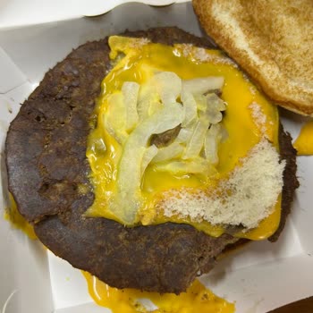 Gönderilen Hamburgerin Etinin Kötü Kokması Ve Yanık Olması