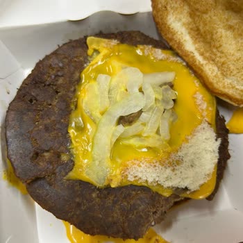 Gönderilen Hamburgerin Etinin Kötü Kokması Ve Yanık Olması