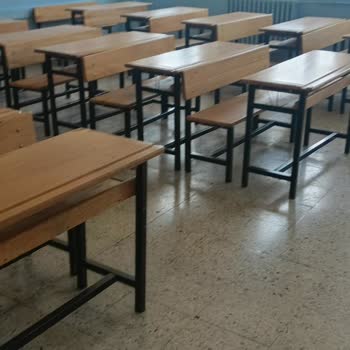 Eski Sıralar Nedeniyle Öğrencilerin Fiziksel Rahatlığı Ve Eğitimi Olumsuz Etkileniyor