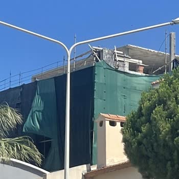 Çeşme'de Bakımsız Ve Tehlikeli Bina İçin Yıllardır Çözüm Bekliyoruz