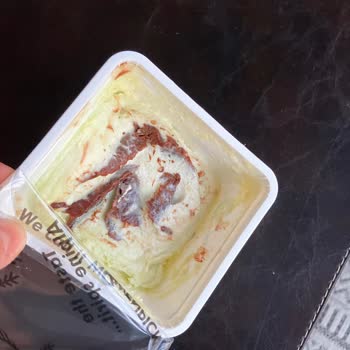 Açılmış Ve Tüketilmiş Dondurma Gönderilmesi İle Yetersiz Müşteri Hizmeti