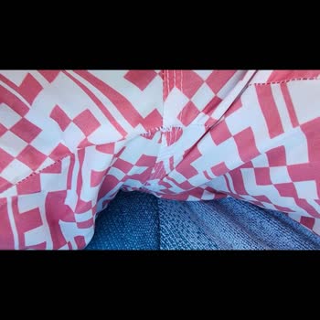 Dagi Üç Giyimde Dikişleri Atan Deniz Şortu Hayal Kırıklığı