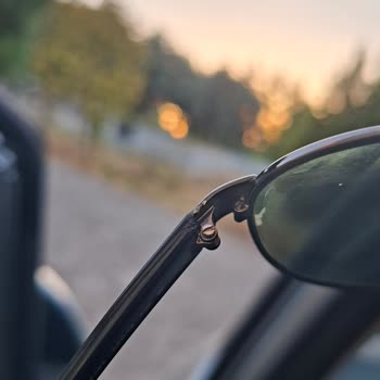 Gözlüğümün Vidası Yanlış Takıldı, Çerçevem Zarar Gördü