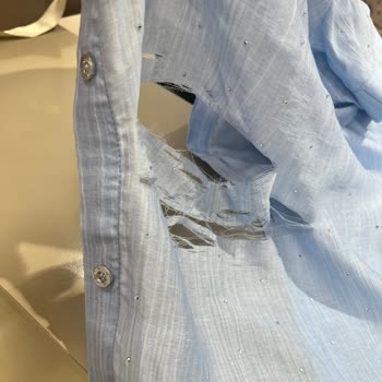 Gömlekteki Kumaş Sorunu Ve Mağaza Çalışanının İlgisiz Yaklaşımı