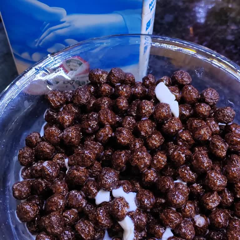 Son Kullanma Tarihi Geçmemiş Süt Bozuk Çıktı, İnsan Sağlığı Riske Atılıyor