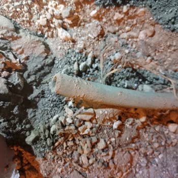 Elektrik Direkleri Yenilendi Su Borusu Koptu Bahçemiz Kurudu