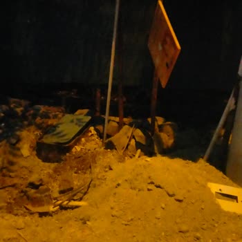 Elektrik Direkleri Yenilendi Su Borusu Koptu Bahçemiz Kurudu