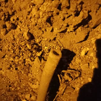 Elektrik Direkleri Yenilendi Su Borusu Koptu Bahçemiz Kurudu