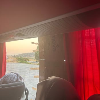 Kırık Camlı Otobüste Güvenliksiz Yolculuğa Mecbur Bırakıldık