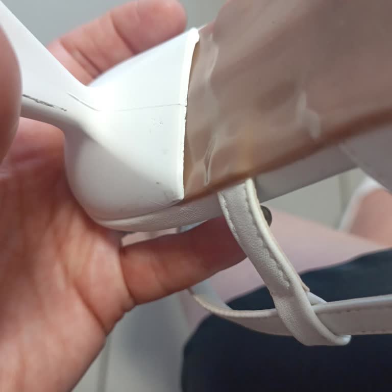 Aldığım Ayakkabının Topuğu Sallanıyor Ve Firma İlgilenmiyor