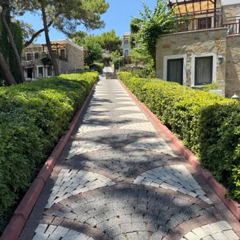 Otel Odaları Küçük, Konforsuz Ve Hizmet Yetersiz