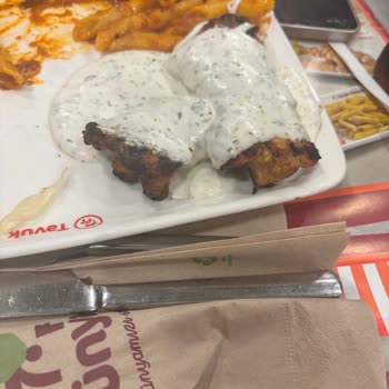 Yanık Ve Soğuk Yemekler, İlgisiz Personel