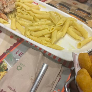 Yanık Ve Soğuk Yemekler, İlgisiz Personel