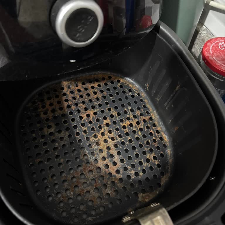 Kumtel Airfryer'ın İç Haznesi Hızla Paslandı, Yedek Parça Bulunamıyor