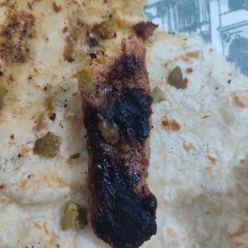 Yanmış Ve Pişmemiş Adana Dürüm, İlgisiz Çalışanlar Ve Hayal Kırıklığı