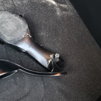 Mango’dan Alınan Terlik İlk Kullanımda Bozuldu