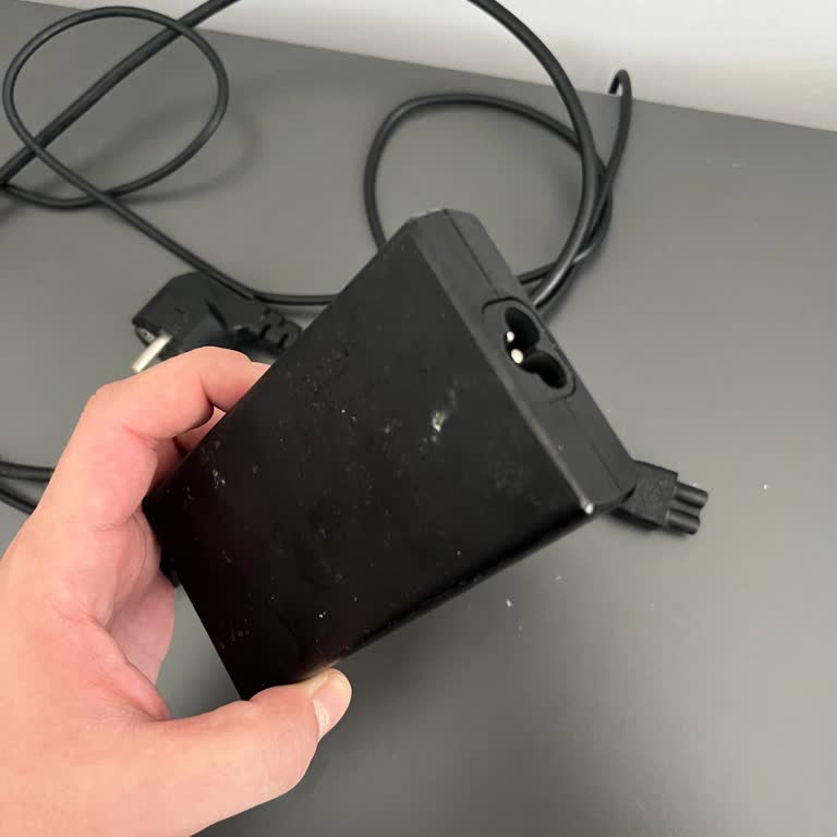 Patlayan Şarj Aletine Teşhir Ürün Ve Yetersiz Çözüm Teklifiyle Mağduriyet