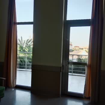 Havasız Ve Kilitli Odada Sağlıksız Tedavi Ortamı