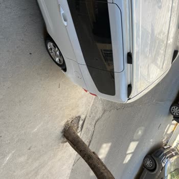 Kaldırıma Park Edilen Araçlar Yüzünden Yolda Yürümek Zorunda Kalıyoruz