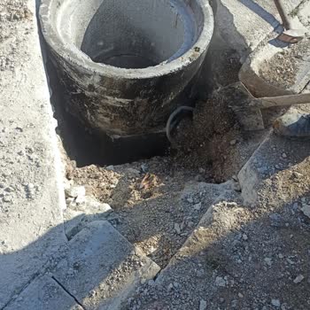 Rögar Kuyusundaki Beton Birikimi Nedeniyle Gider Tıkanıklığı Çözülmüyor