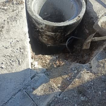 Rögar Kuyusundaki Beton Birikimi Nedeniyle Gider Tıkanıklığı Çözülmüyor