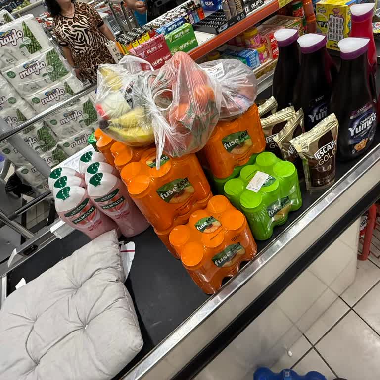 Kasa Önündeki Ürünler Ve Çalışmayan Bantlar Alışverişi Zorlaştırıyor