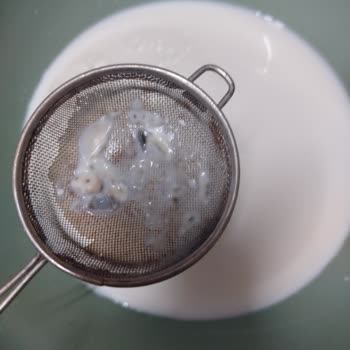 Aldığım Sütte Plastik Parça Ve Küf Çıktı, Sağlığımız Tehlikede