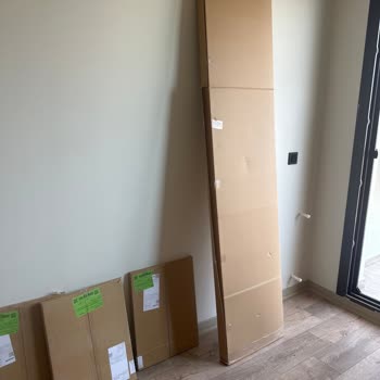 Gece Teslim Edilen Yatak Odası Takımı Kurulmadan Bırakıldı