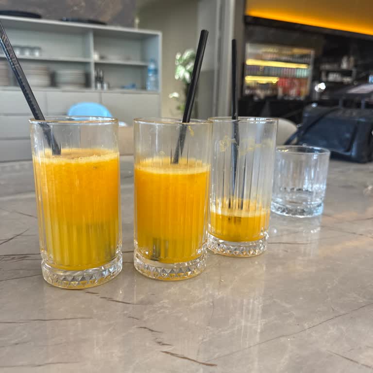 Kahvaltı Sırasında Hesap Getirilmesi Ve Bozuk Portakal Suyu Mağduriyeti